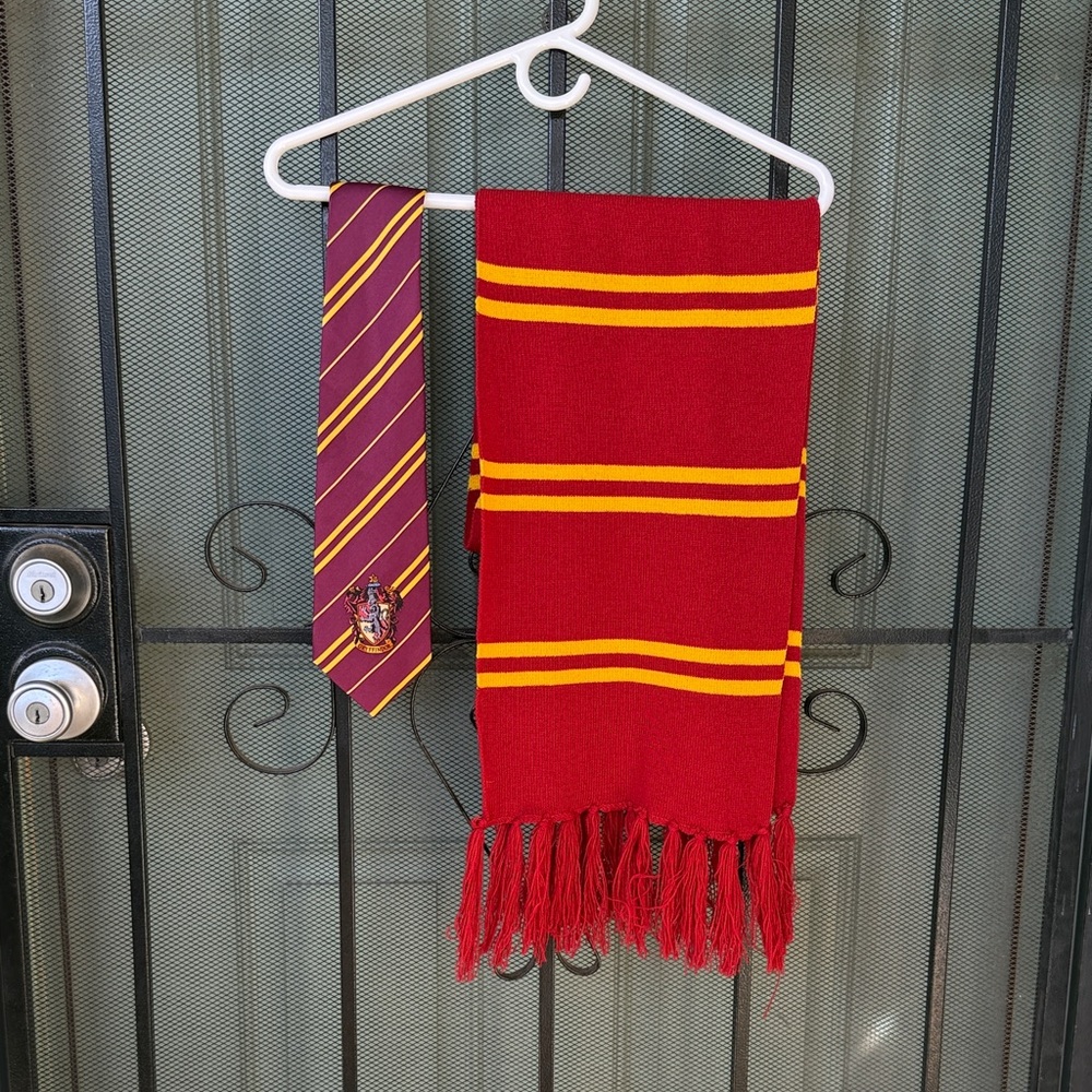 Harry Potter Gryffindor Scarf and Tie Set